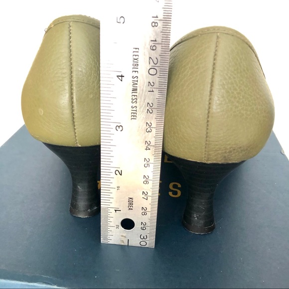 Denver Hayes Olive Heeled Loafers - size 9 - Picture 5 of 5